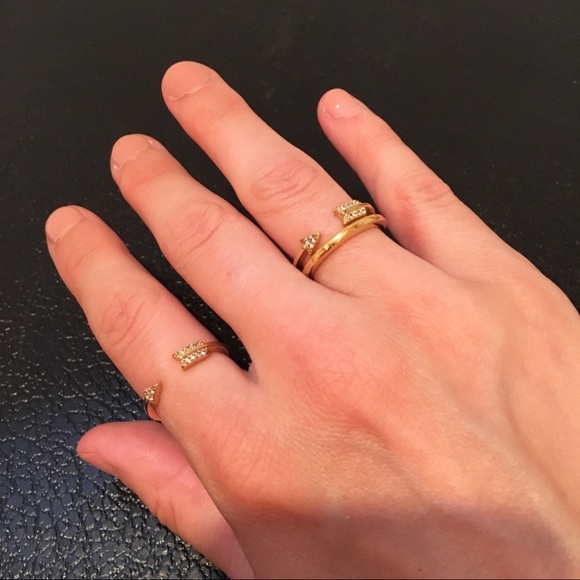 Henri Bendel 3 ring set. - Picture 2 of 2